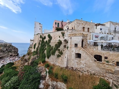 Italské městečko Polignano a Mare v Apulii